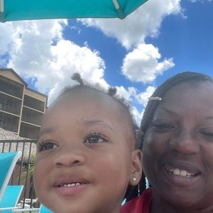 Meet your Posher, Dana